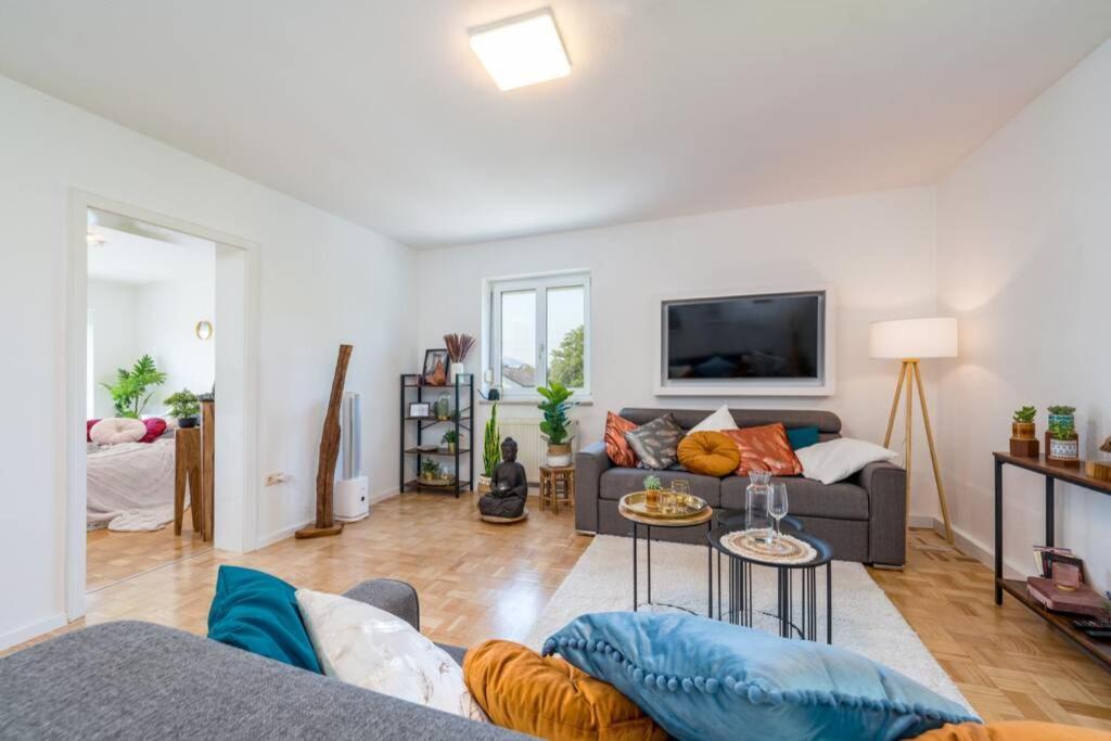 Eg Rechts -Wunderschoene 80M² Grosse 3-Zimmer City Wohnung Naehe Salzburg Freilassing Exterior foto